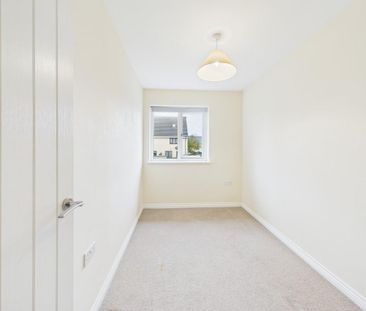 3 bedroom end of terrace house to rent - Photo 3
