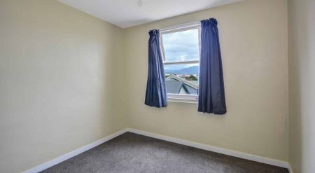 Tidy Flat Close To Town - Photo 2