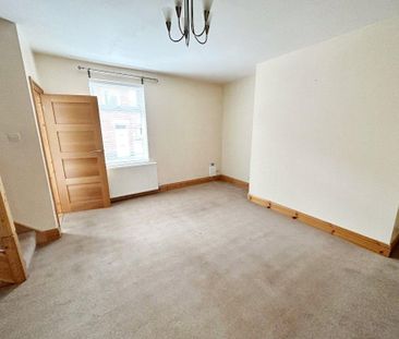 3 bedroom end of terrace house to rent - Photo 2