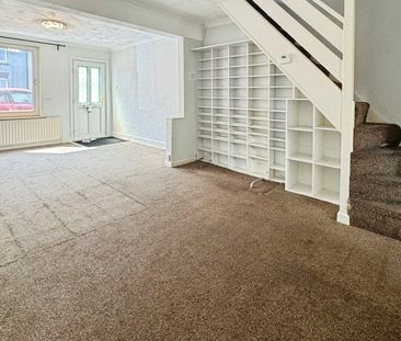 Flat to rent - Thorold Road, Chatham, ME5 - Photo 5