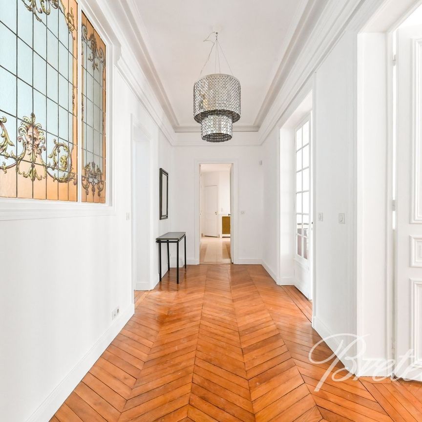 Tout savoir sur cet appartement dans le quartier Clichy-Trinité, à Paris 9ème - Photo 1