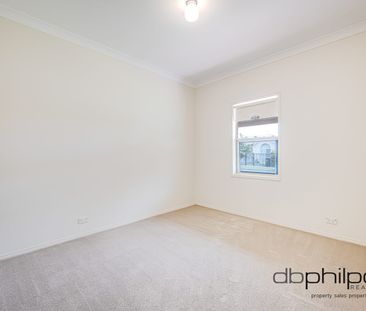Stylish 3 Bed / 2 Bath Home in Prime Kilburn Location - Photo 3