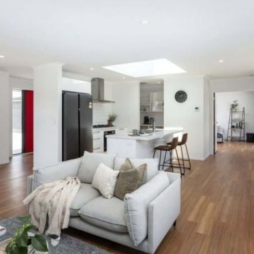 Ideal for Extended Whānau Living - Photo 1