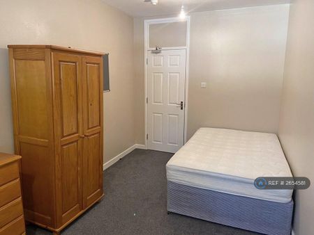 5 bedroom flat to rent - Photo 2