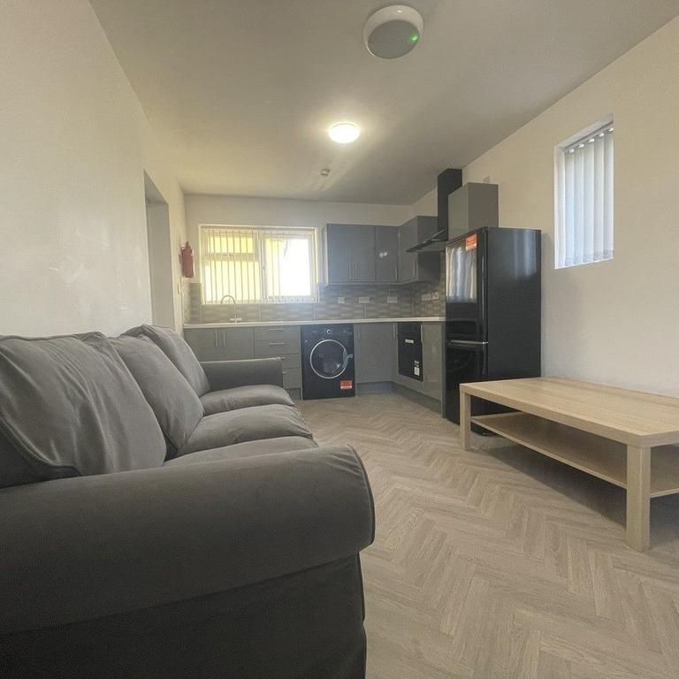 1 bedroom in a house share to rent - Photo 1