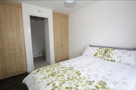 4 Bed Terraced House, Poppy Close, LU3 - Photo 5