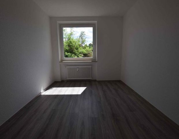 +++ Renovierte Erdgeschosswohnung mit Balkon und Wanne +++ - Foto 1