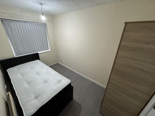 4 bedroom terraced house to rent - Photo 1