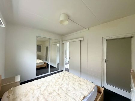 Partly Furnished One-Bedroom Home in Strandon - Photo 3