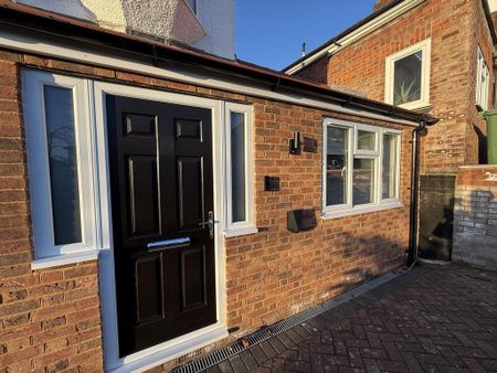 Studio to rent - Photo 5