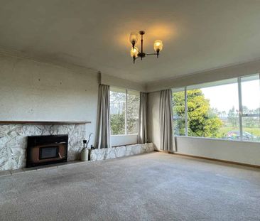 THREE BEDROOMS - AWAPUNI - Photo 2