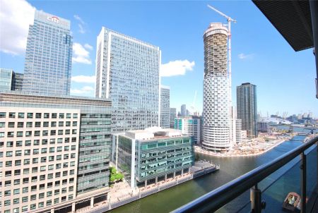 2 bedroom flat in 3 South Quay Square - Photo 2