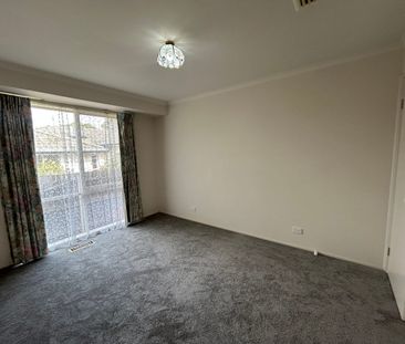 Spacious Family Living in Popular Lakewood Estate - Photo 3