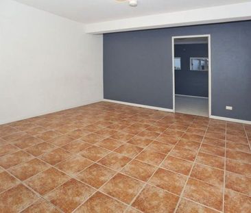 Ground Floor Apartment! - Photo 2