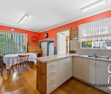 Lovely 3 Bedroom Home - Photo 3