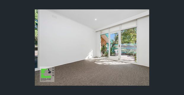 Beautiful 5 Bedroom Family Home In Prime Location - Photo 1