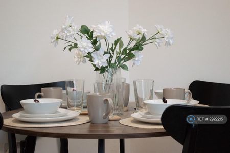 1 bedroom in a house share to rent - Photo 3
