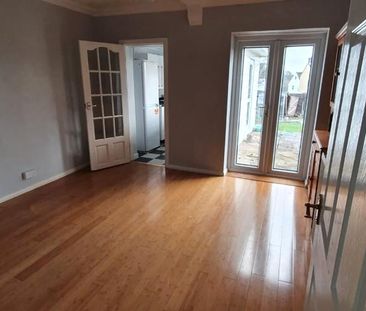 £1,400 PCM, Spacious Four Bedroom House with Off-Road Parking and L... - Photo 1