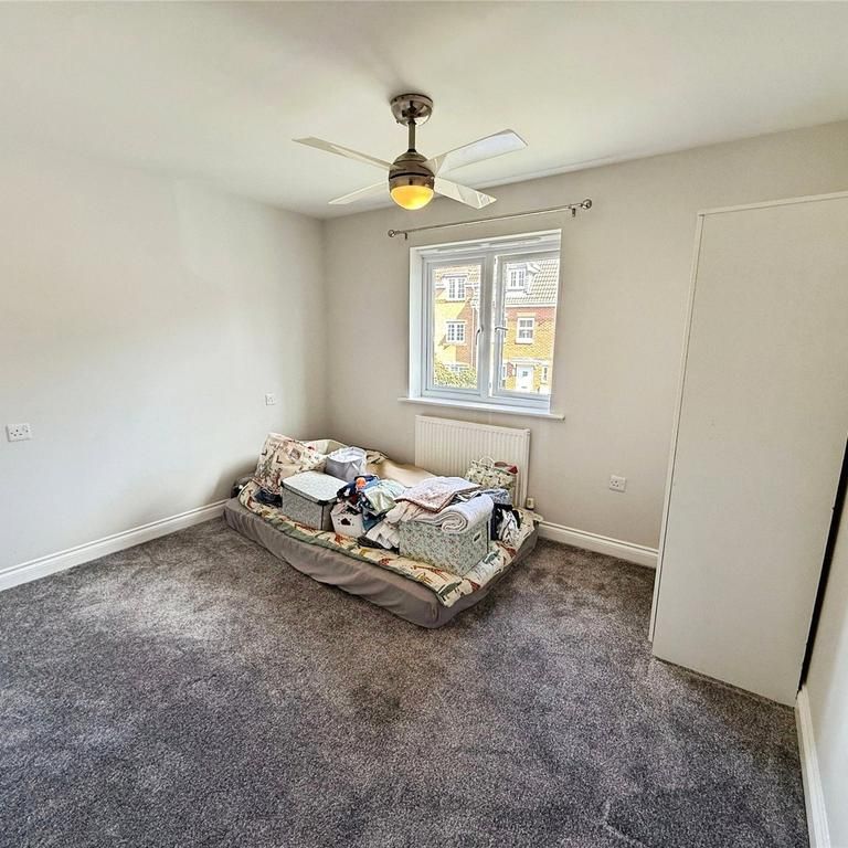 4 bedroom semi-detached house to rent - Photo 1