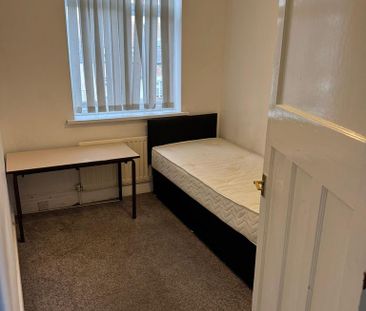 3 bedroom apartment to rent - Photo 5