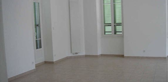 Location appartement 4 pièces 112 m² à Oyonnax (01100) CENTRE VILLE - Photo 2