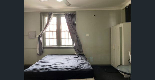Room 1 for Rent in CBD Liverpool - Photo 1