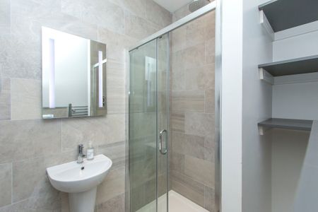 Studio Apartment – Medium Let - Photo 2