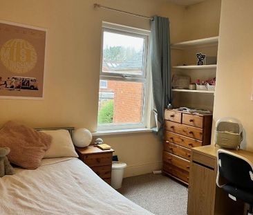 4 bedroom terraced house to rent - Photo 5