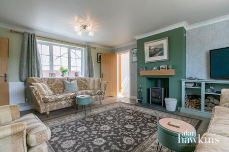 4 bedroom detached house to rent - Photo 3