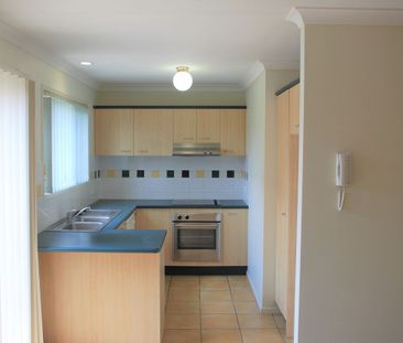 3 BED VILLA IDEALLY SITUATED OFF DAW ROAD RUNCORN - Photos Taken in... - Photo 4