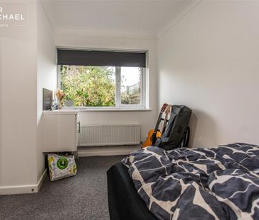 6 bedroom detached house to rent - Photo 4