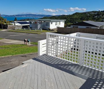 Great View! Split-Level 2 Bedroom House with Study - Photo 3