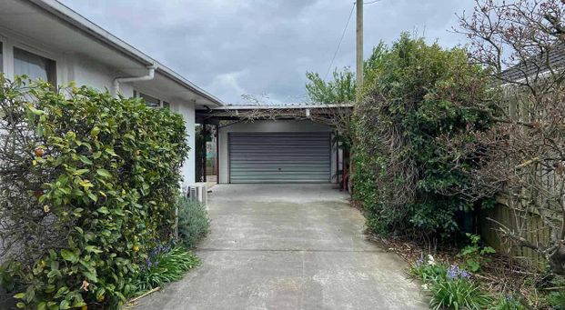 Sunny 3 Bedroom Home - Photo 1