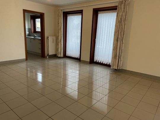 Twee slaapkamer appartement + garage - Photo 1