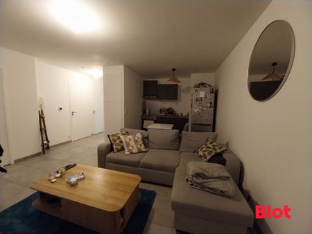 Location Appartement 2 pièces 46m² CHARTRES DE BRETAGNE 35131 - Photo 2