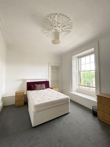 4 bedroom flat to rent - Photo 2