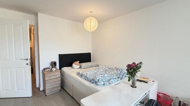 1 bedroom in a house share to rent - Photo 1