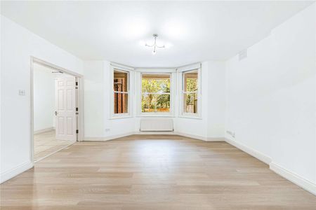 A superb two bedroom apartment set within a beautiful period building. - Photo 2