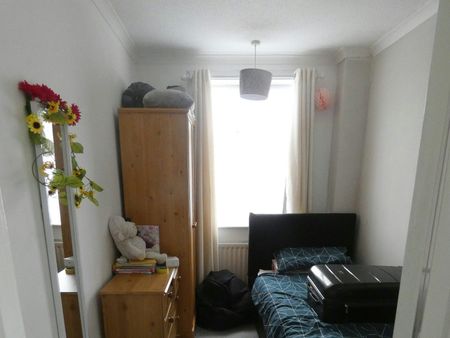 Semi-detached house to rent on - Photo 5