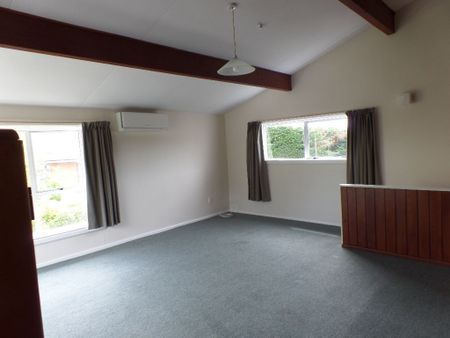Cosy, sunny, one bedroom flat, attached to family home. - Photo 2