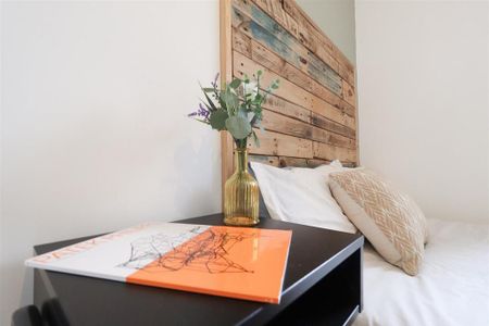 1 bedroom in a house share to rent - Photo 2