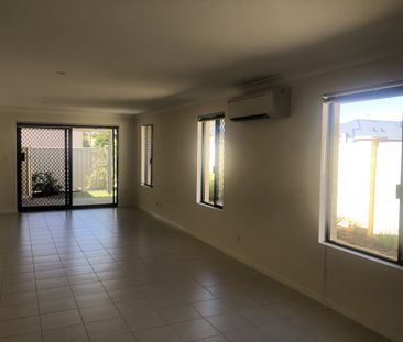 289 Pebble Beach Boulevard, Meadow Springs WA 6210 - House For Rent... - Photo 5