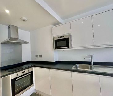 Hill Avenue - Photo 2