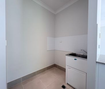 Large Family Home! - Photo 6