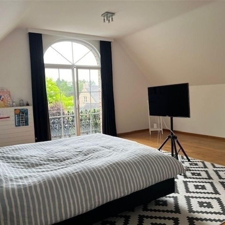 Villa - Photo 1