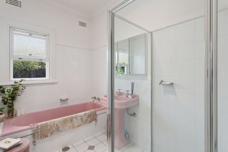 Charming Family Home with Retro Character in Yass - Photo 4