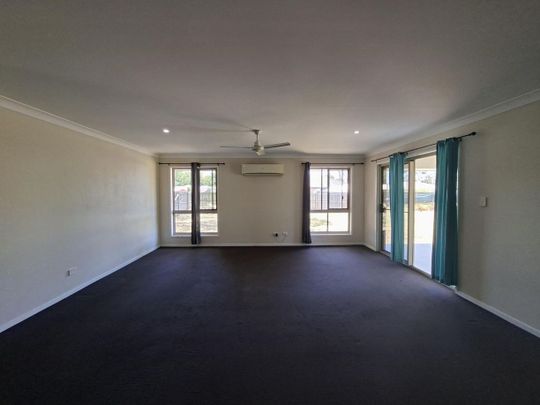 Spacious Family Home in Moore Park Beach - Photo 1