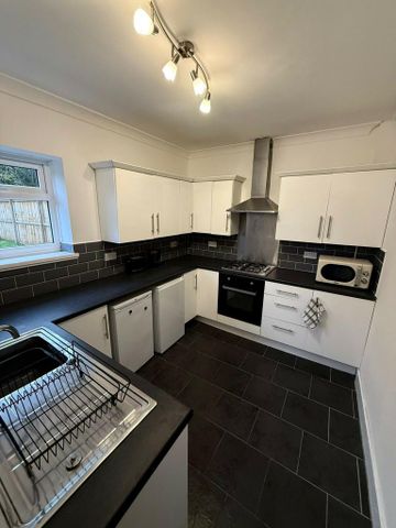 3 bedroom end of terrace house to rent - Photo 4