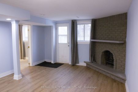 Semi-Detached Home For Lease | S8135130 - Photo 5