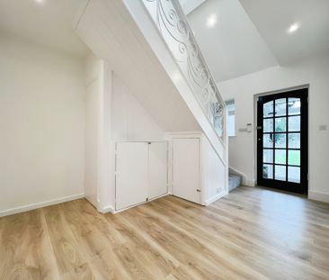 4 bed detached house to rent in Foxdell Way, Gerrards Cross, SL9 - Photo 3